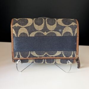 EUC Coach Signature Canvas Canvas Denim Zippy Wallet With Legacy Lining